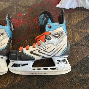 Boys hockey Skate
